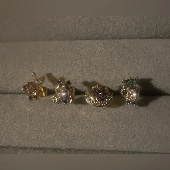 18K Gold Plated Disney Alice In Wonderland Theme Asymmetrical Stud Earrings - Picture 4 of 9